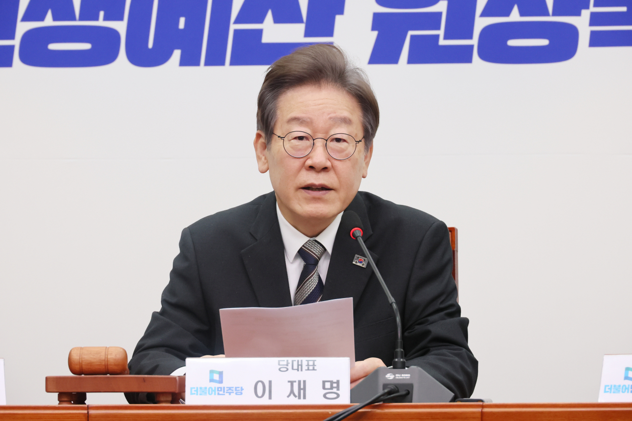 Rep. Lee Jae-myung, the leader of the main opposition Democratic Party, speaks in a leadership meeting held at the National Assembly in Seoul on Friday. (Yonhap)