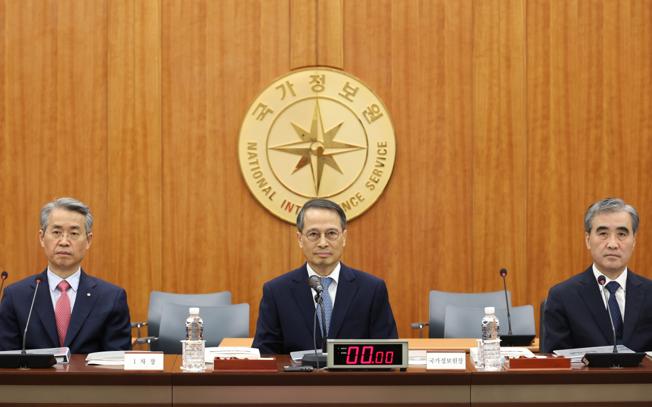From left: National Intelligence Service First Deputy Director Kwon Chun-taek, NIS chief Kim Kyou-hyun and NIS Second Deputy Director Kim Soo-youn sit during the parliamentary audit of the NIS on Nov. 1. (Yonhap)