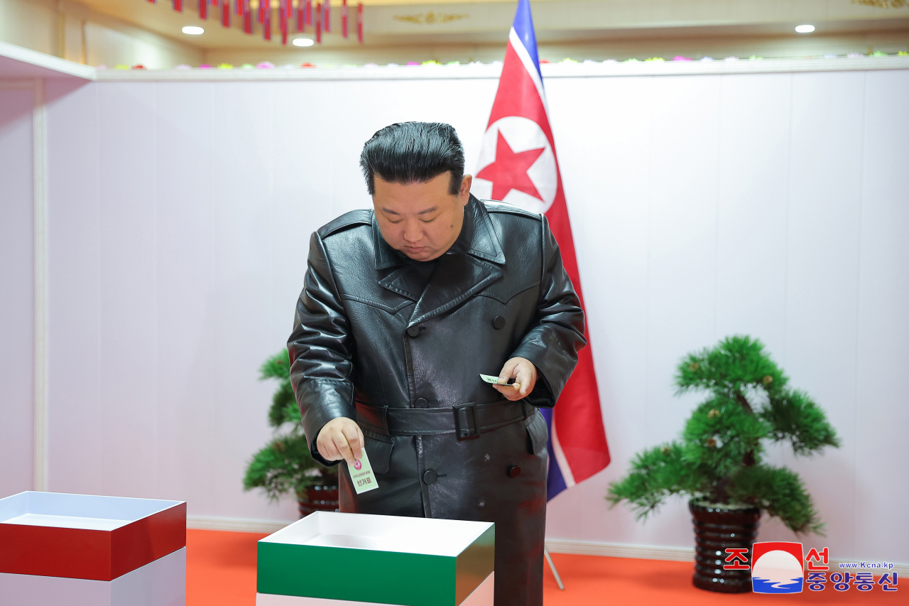 This image on Monday, shows the North's leader Kim Jong-un casting his ballot at a polling station in South Hamgyong Province the previous day to take part in local elections to pick new deputies for local assemblies of provinces, cities and counties. (Yonhap)