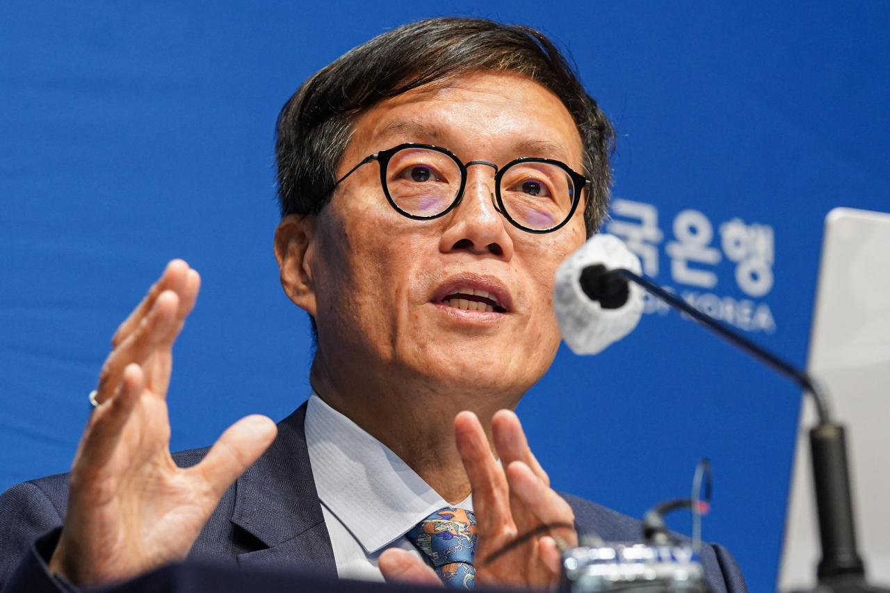 BOK Gov. Rhee Chang-yong speaks at a press meeting held at the central bank's headquarters in Seoul, on Oct. 19. (Yonhap)