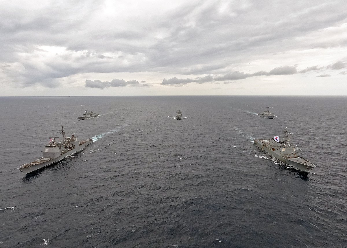 This file photo on Sept. 25, shows South Korea and the United States holding a joint naval exercise in the East Sea in a bid to boost their combined defense posture and interoperability. (Yonhap)