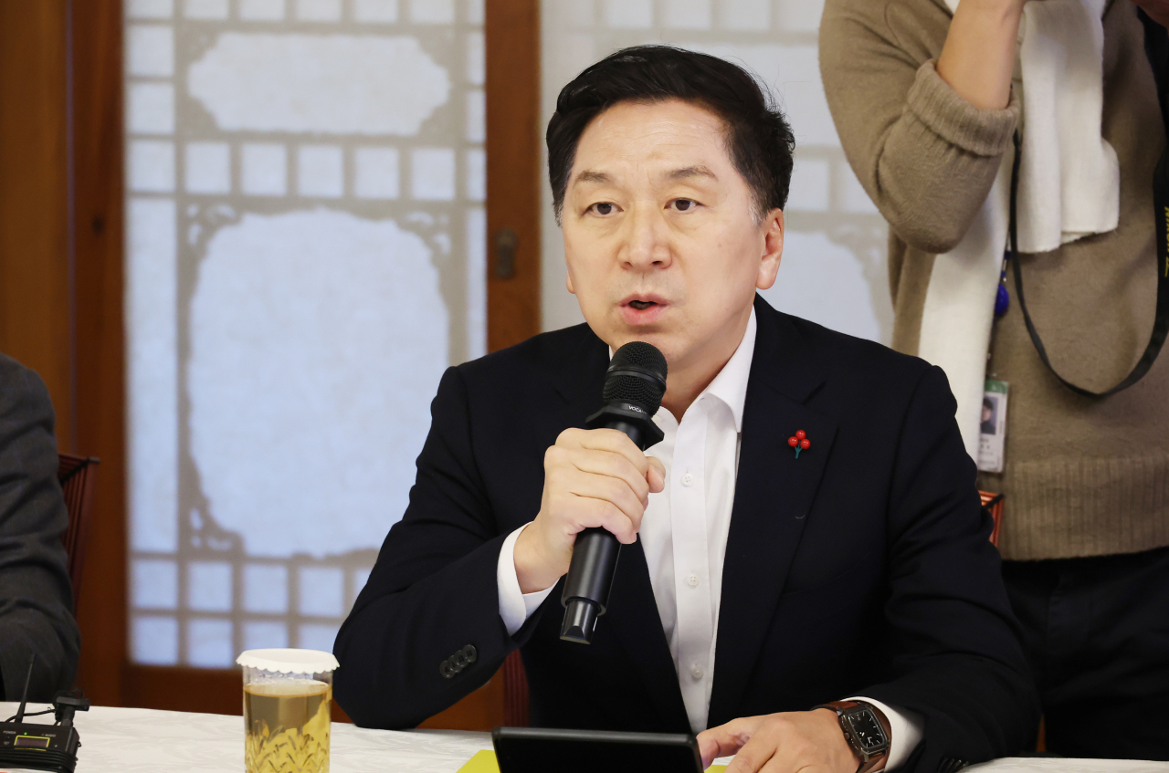 Rep. Kim Gi-hyeon, the leader of the ruling People Power Party, speaks during a high-level meeting with government officials on Sunday. (Yonhap)