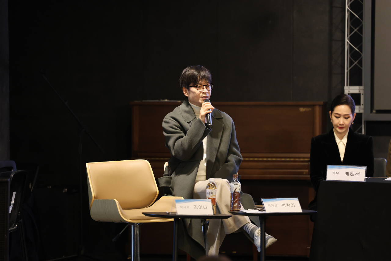 Singer Park Hak-ki speaks at a press conference in Gangseo-gu, Seoul, Tuesday. (Yonhap)