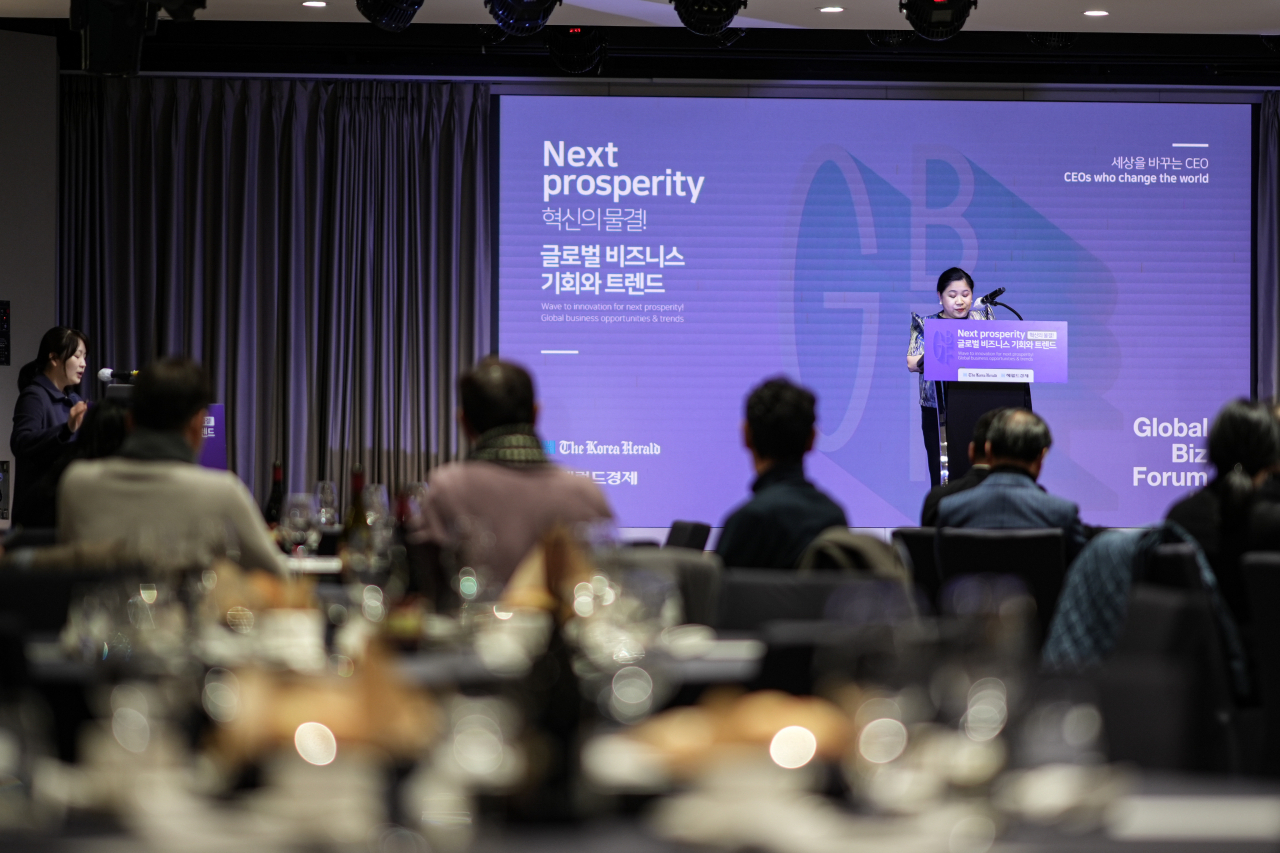 Philippines Ambassador to Korea Maria Theresa B. Dizon-DeVega delivers remarks at the Global Biz Forum hosted by The Korea Herald at the Mondrian Hotel in Yongsan, Seoul, Wednesday. (Heo Tae Seung)