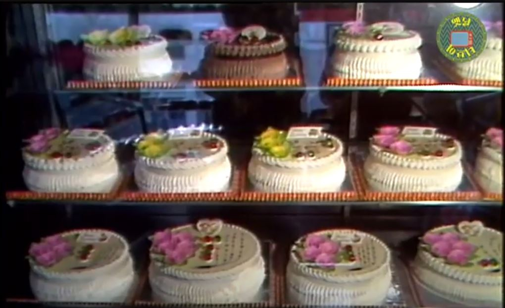 Butter cream cakes are on display at a bakery in the 1980s. (Courtesy of MBC)