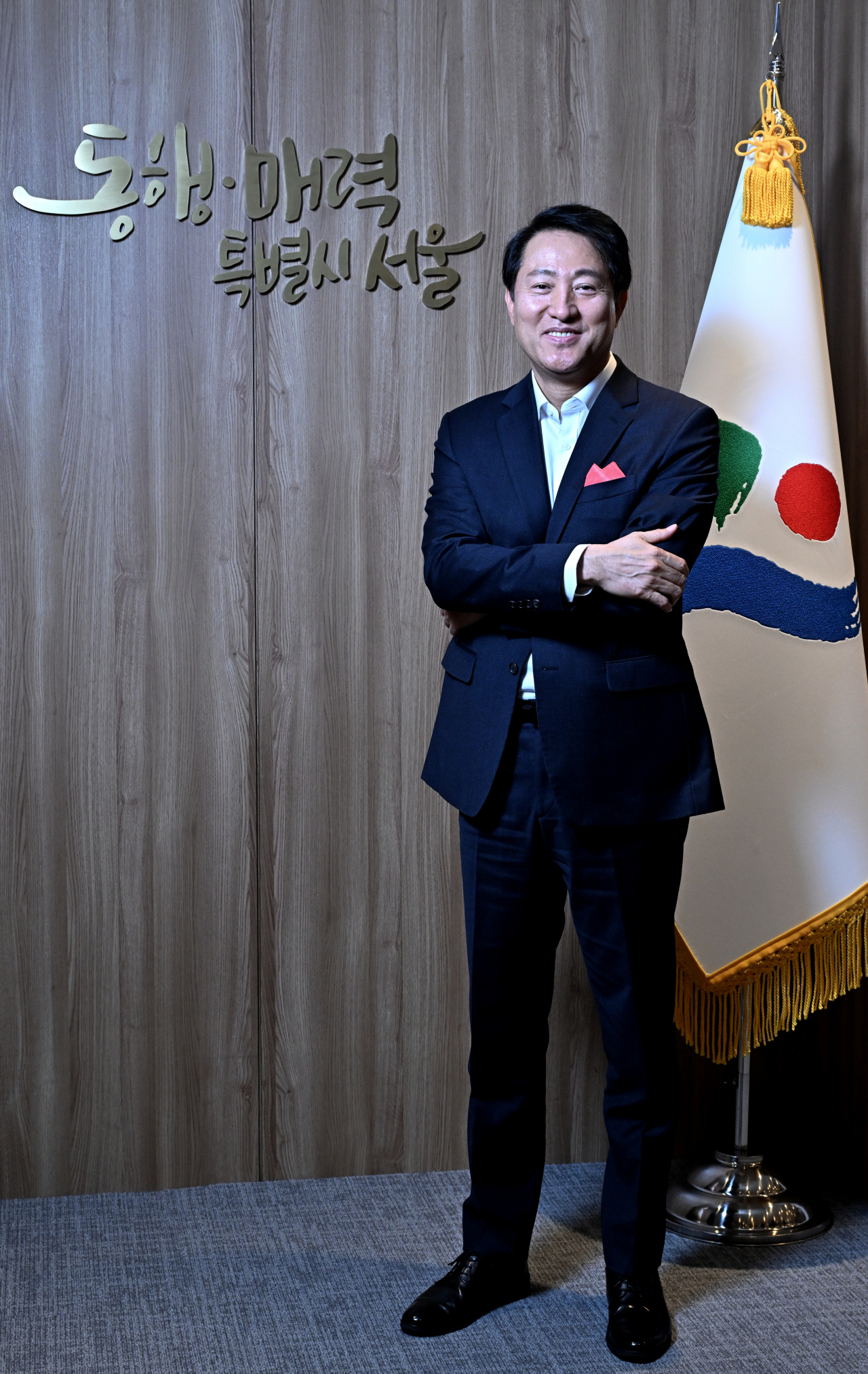 Seoul Mayor Oh Se-hoon poses for a photo during an interview with The Korea Herald at Seoul City Hall, donning a 