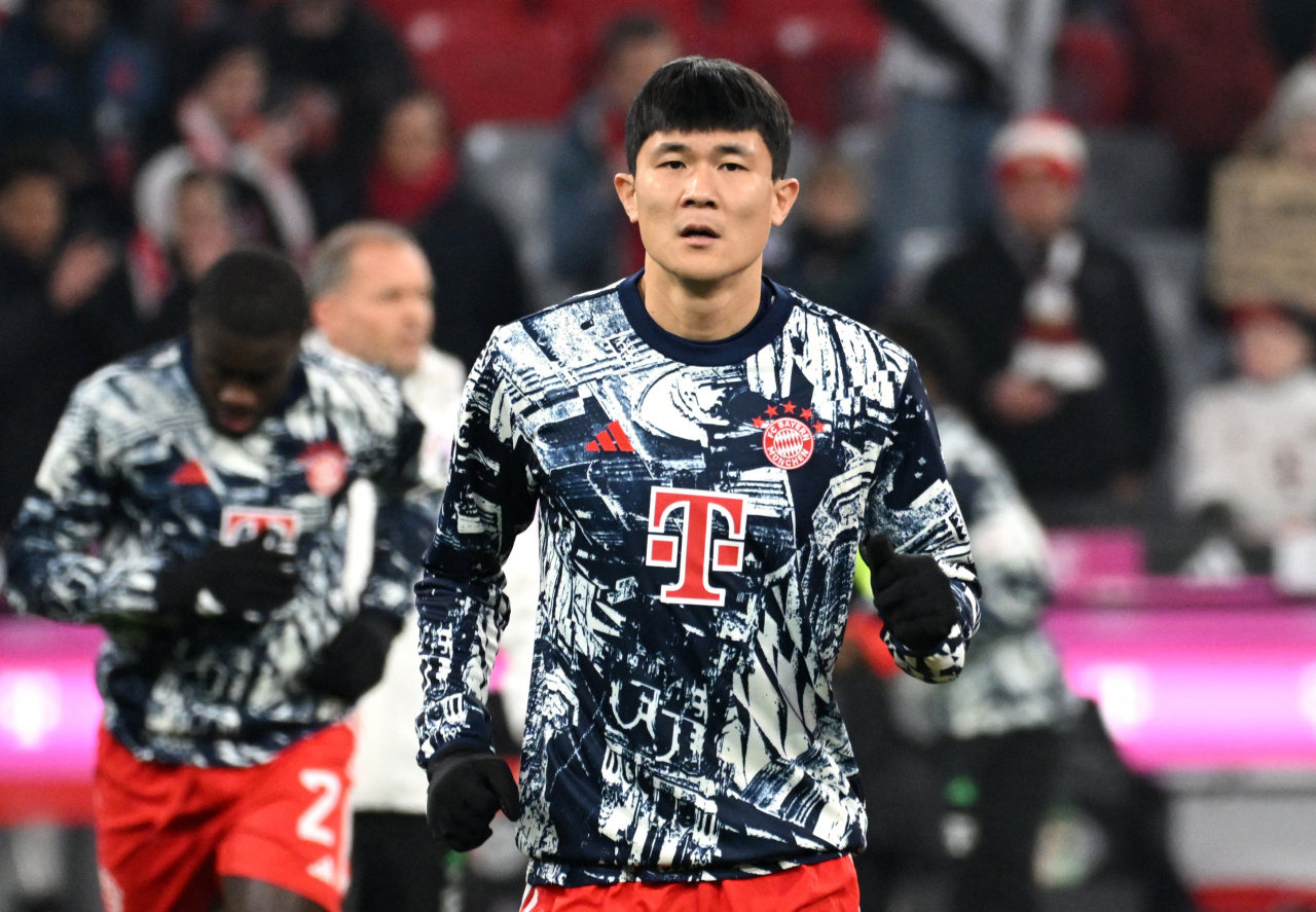 Bayern Munich's Kim Min-jae during the warm up before the match on Dec. 17 (AFP-Yonhap)
