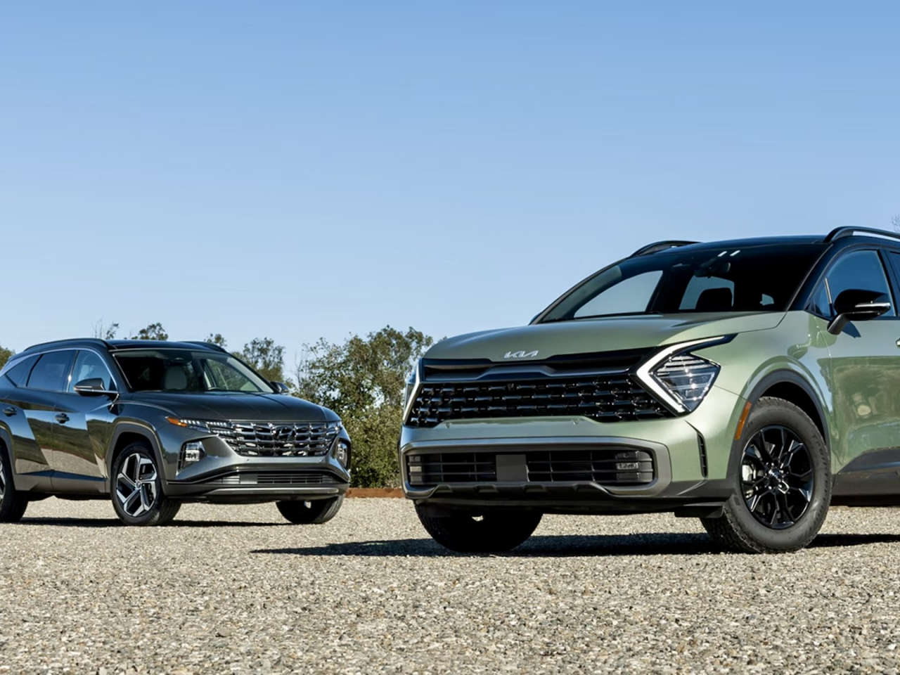2023 Hyundai Tucson (left) and 2023 Kia Sportage (Getty Images Bank)