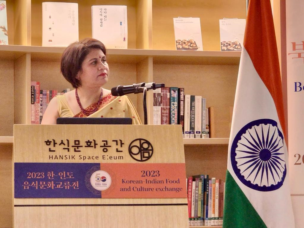 Spouse of Indian Ambassador to Korea Surabhi Kumar speaks at an event of the Indian Embassy to showcase the food diversity of India at the Korean Food Promotion Institute in Jongno-gu, Seoul on Friday. (Embassy of India in Seoul)