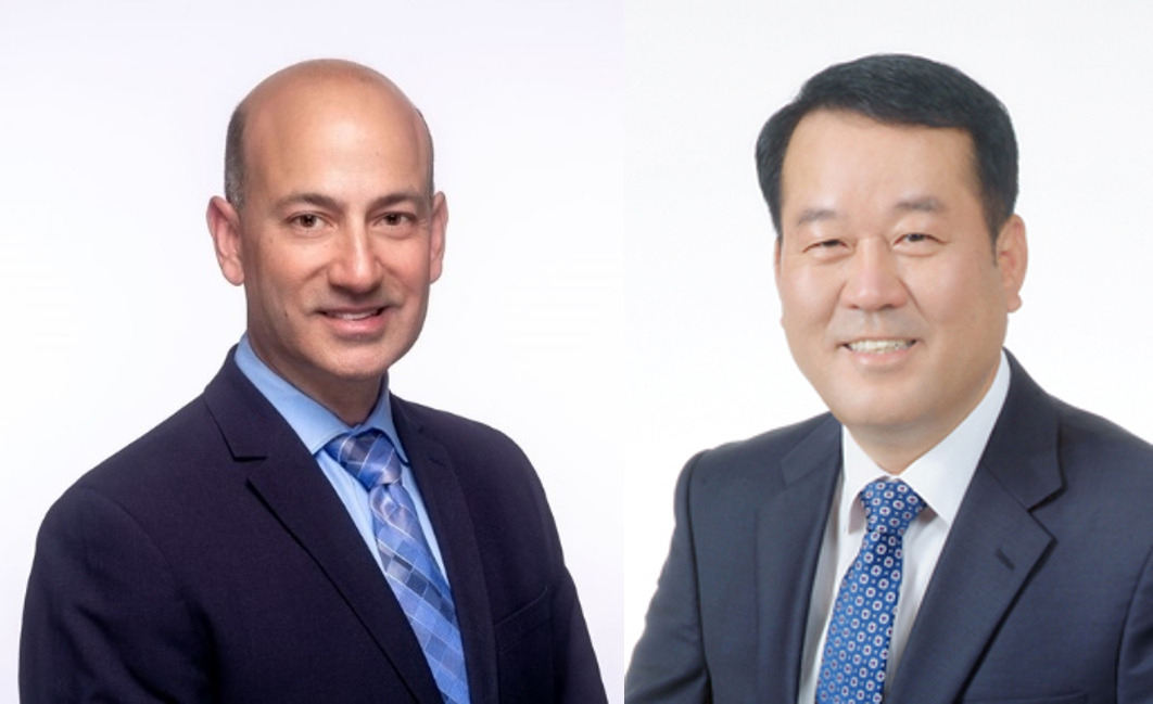President Brian Latouf (left) and President Lee Dong-seock (Hyundai Motor Group)