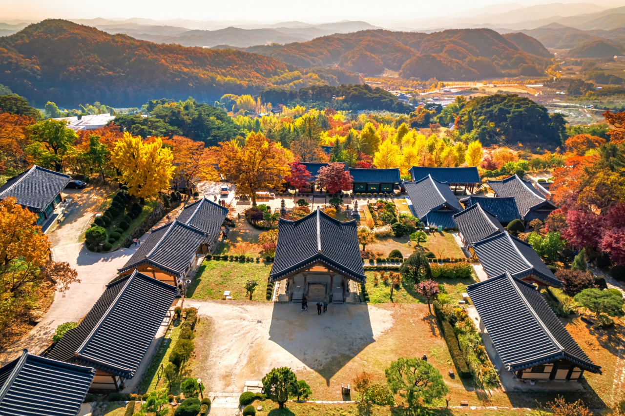 Panoramic view of Buseoksa (Yangji New Film, Korea Tourism Organization)