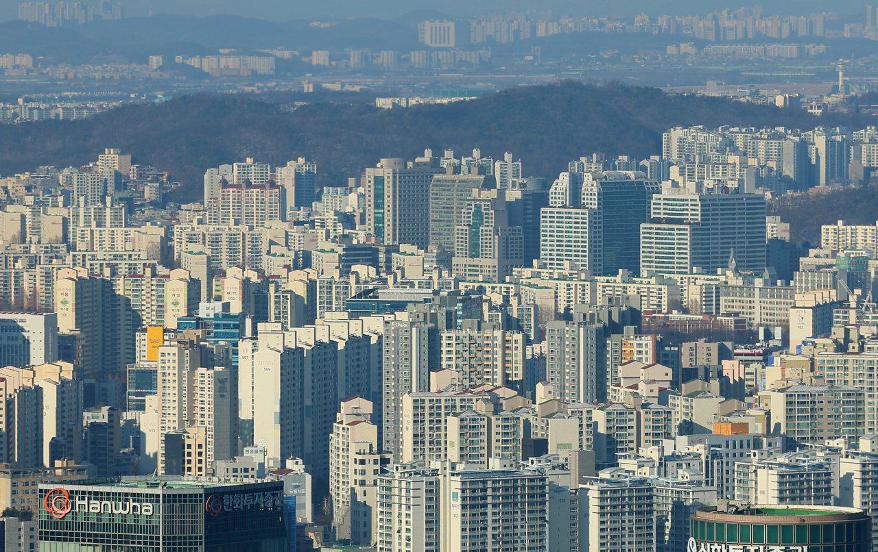 This Dec. 21 photo shows a view of apartment buildings in Seoul. (Yonhap)
