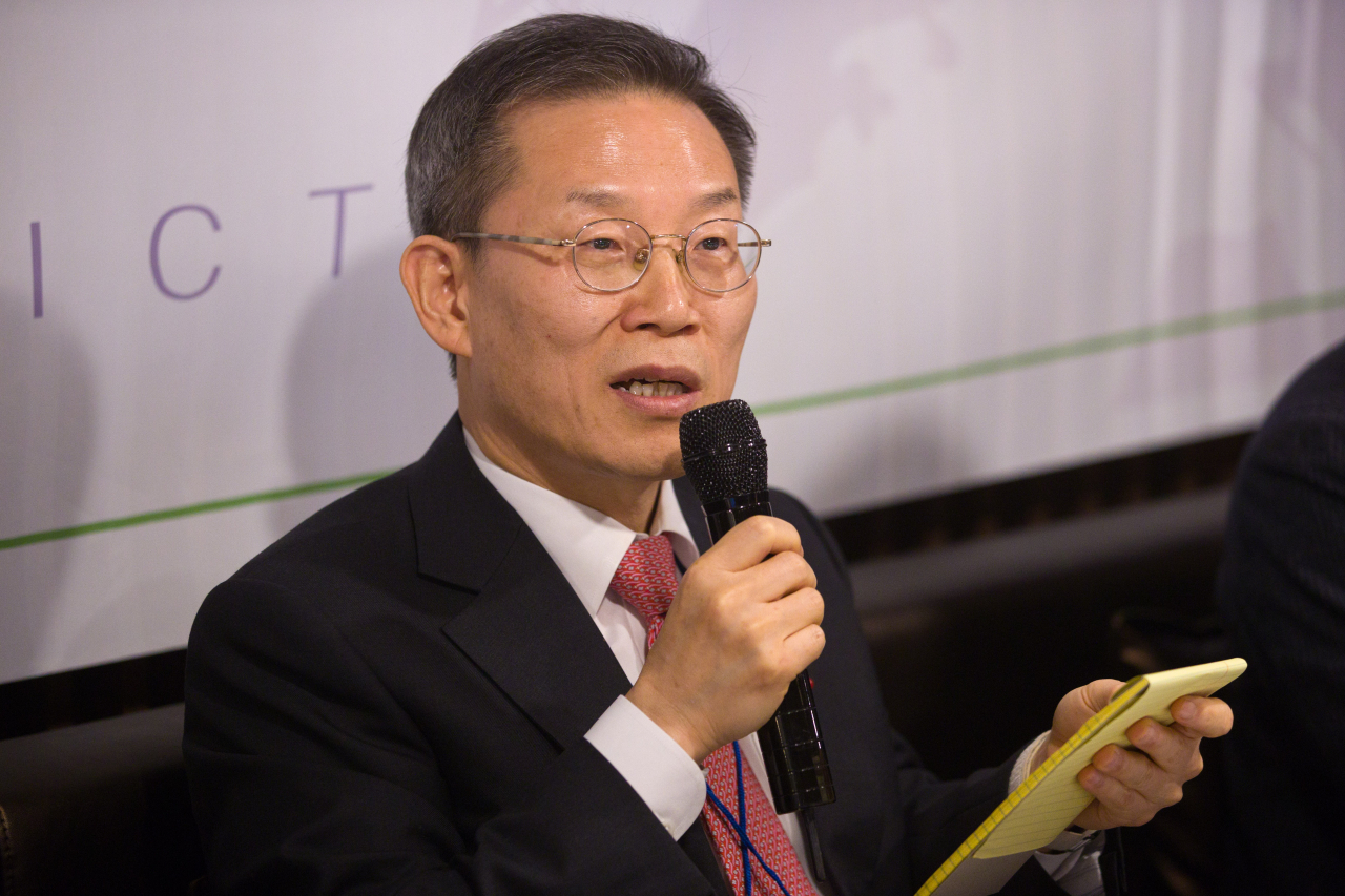 Science and ICT Minister Lee Jong-ho speaks at a press conference in Sejong on Monday. (Yonhap)
