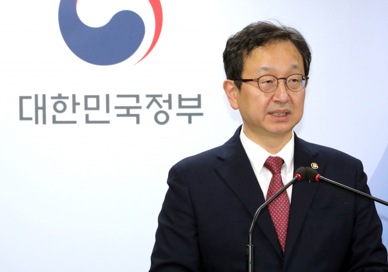 Deputy Chairman Jeong Seung-yoon of the Anti-Corruption and Civil Rights Commission speaks in a press briefing at the government complex in Seoul on Dec. 7. (Yonhap)