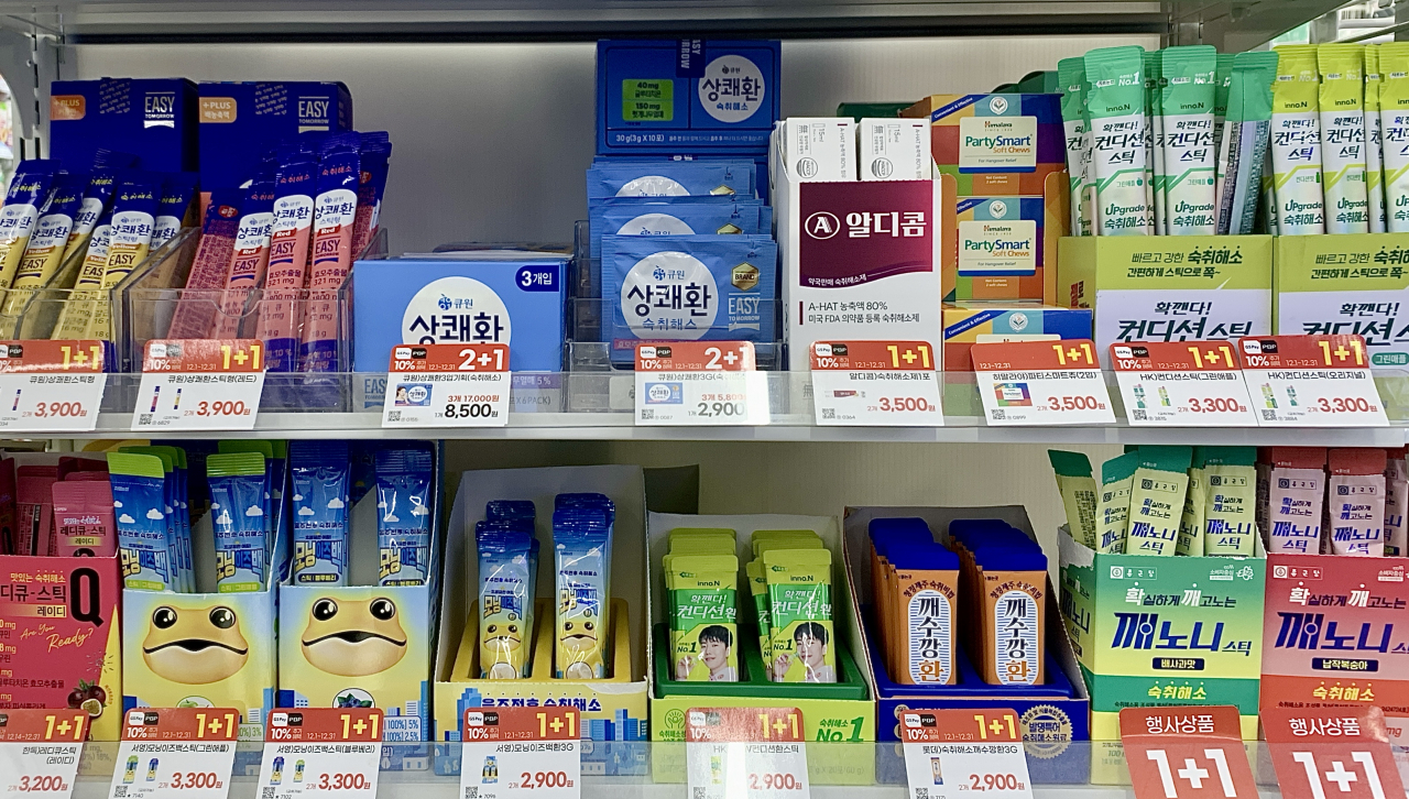 Hangover remedies are stocked at a convenience store in Seoul. (No Kyung-min/The Korea Herald)