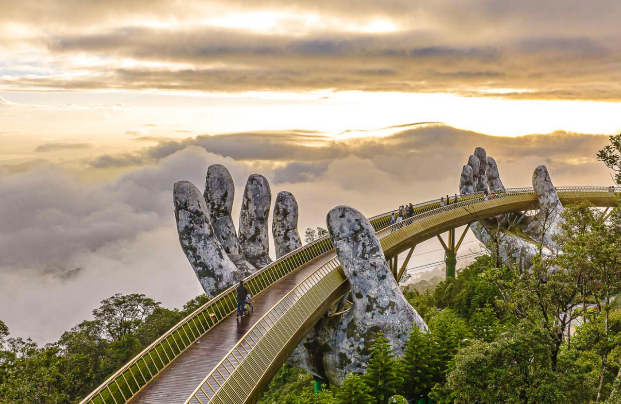 The Golden Bridge is an iconic 150-meter-long bridge held up by two giant hands in Sun World Ba Na Hills in Da Nang. (Sun Group)