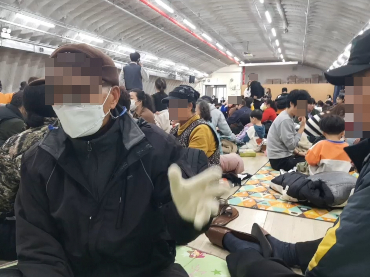 Residents of Yeonpyeong Island, Incheon, are seen in a shelter on Friday, after North Korea fired some 200 artillery shells into waters off its western coast in the morning. (Yonhap)