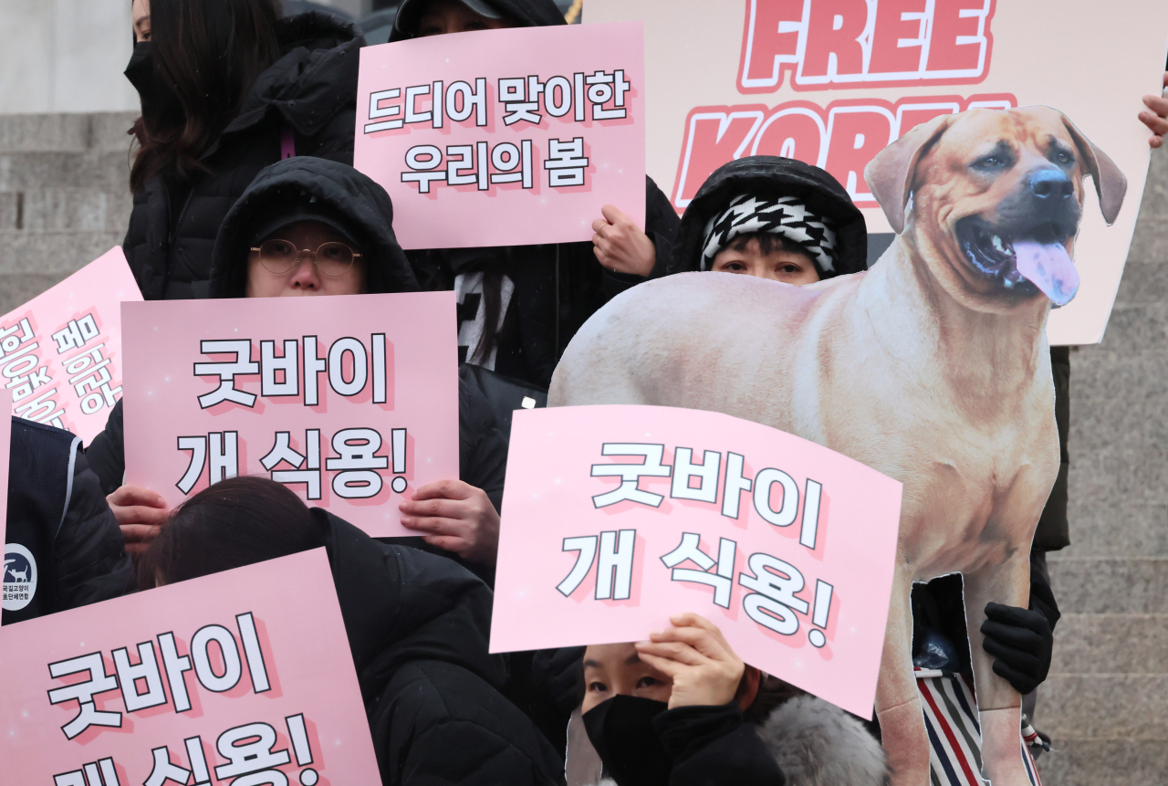 A group of animal activists welcome the National Assembly's decision to pass a special bill banning dog meat consumption in western Seoul on Tuesday. (Yonhap)