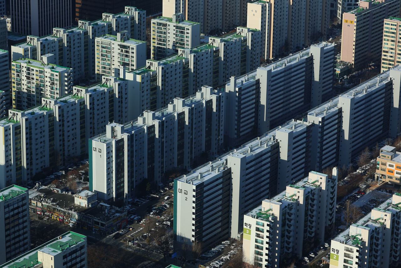 A view of various apartment complexes in central Seoul (Yonhap)