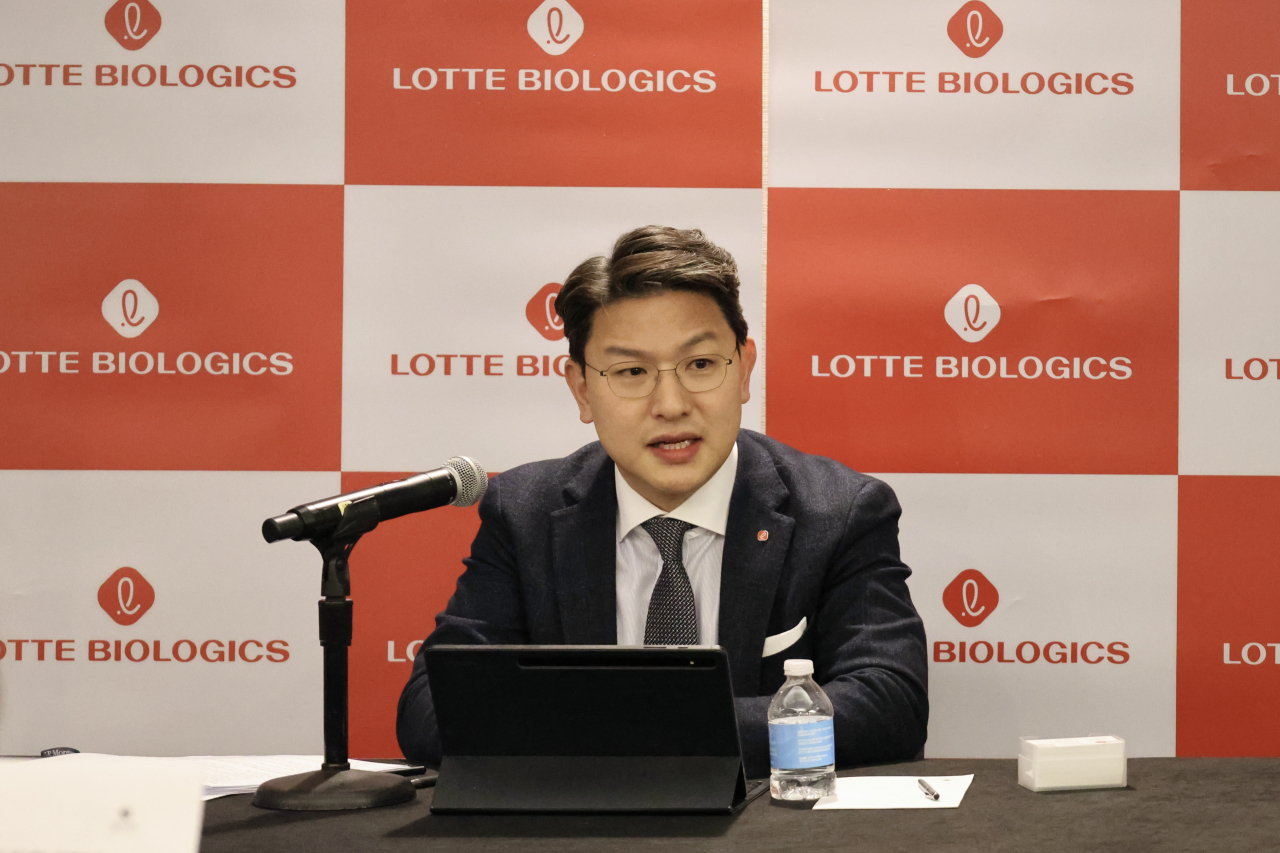 Lotte Biologics CEO Richard Lee speaks to reporters at a press conference held at the JW Marriott San Francisco Union Square, in San Francisco, Monday. (Lotte Biologics)