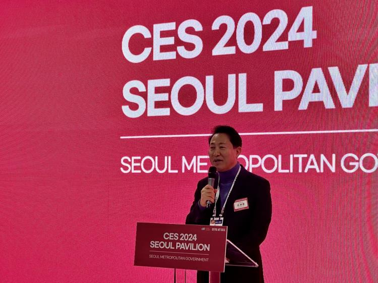 Seoul Mayor Oh Se-hoon delivers a welcome speech at the opening ceremony of the Seoul Pavilion at CES on Tuesday, Las Vegas time. (Yonhap)