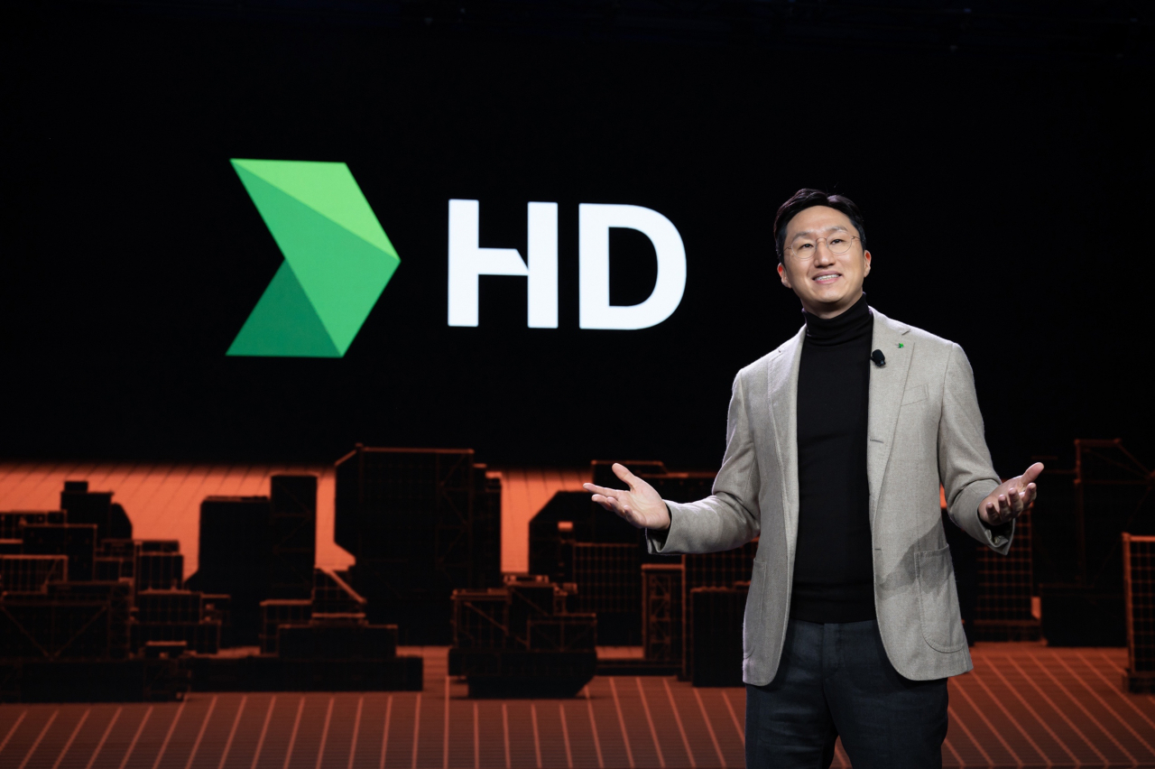 HD Hyundai Vice Chairman and CEO Chung Ki-sun delivers a keynote speech at the CES 2024 on the Venetian ballroom stage in Las Vegas on Wednesday. (HD Hyundai)