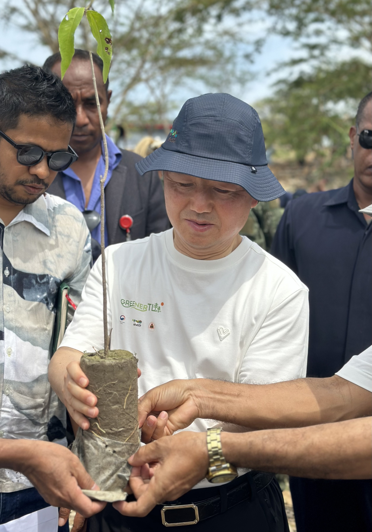 Korea Forest Service Minister Nam Sung-hyun plants sandalwood, celebrating the 7th National Day of Sandalwood and Forestry in Manatuto Municipality, the Democratic Republic of Timor-Leste, Friday. (Korea Forest Service)