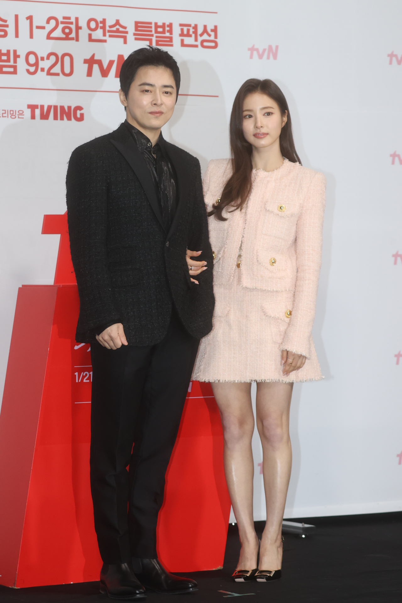 Actors Jo Jung-suk (left) and Shin Se-kyung pose for a photo during a press conference held in Seoul, Tuesday. (Yonhap)