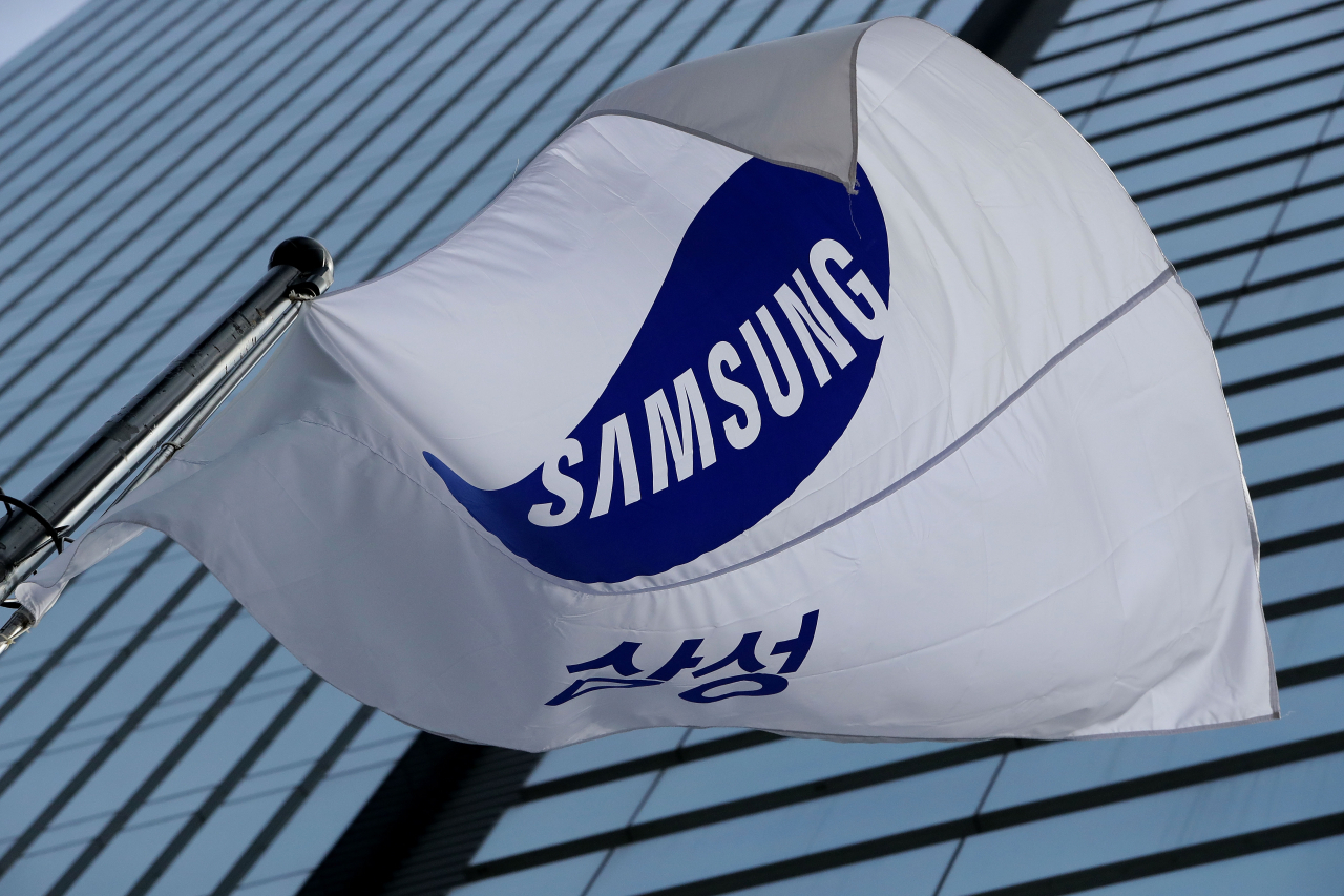 A Samsung flag flies outside the Samsung office in Seoul, South Korea, in this file picture. (Getty Image)