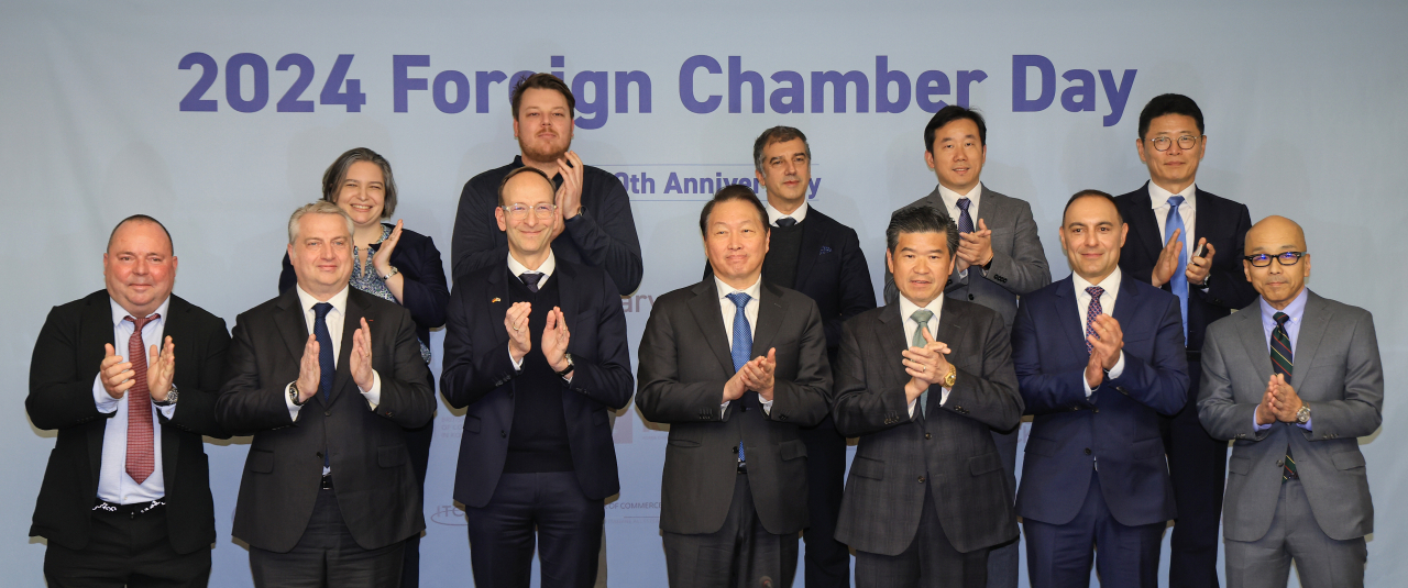 The Korea Chamber of Commerce and Industry Chairman Chey Tae-won (center, front row) poses with representatives of foreign chambers at 2024 Foreign Chamber Day held at the KCCI headquarters in Seoul on Wednesday. From left in the front row are Stefan Ernst, the president of the European Chamber of Commerce in Korea; Korean-French Chamber of Commerce Chairman David-Pierre Jalicon; Korean-German Chamber of Commerce Chairman Holger Gerrmann; Chey; American Chamber of Commerce in Korea Chairman James Kim; Turkish representative in Korea Atalan Metin; and Seoul Japan Club Chairman Kazuhiro Iguchi. In the second row from left are Lucinda Walker, director of the British Chamber of Commerce in Korea; Dutch Business Council Korea President Andreas Varkevisser; Italian Chamber of Commerce in Korea Chairman Andrea Verazzi; and Chinese Chamber of Commerce in Korea Vice Chairman Eric Ma. (Yonhap)