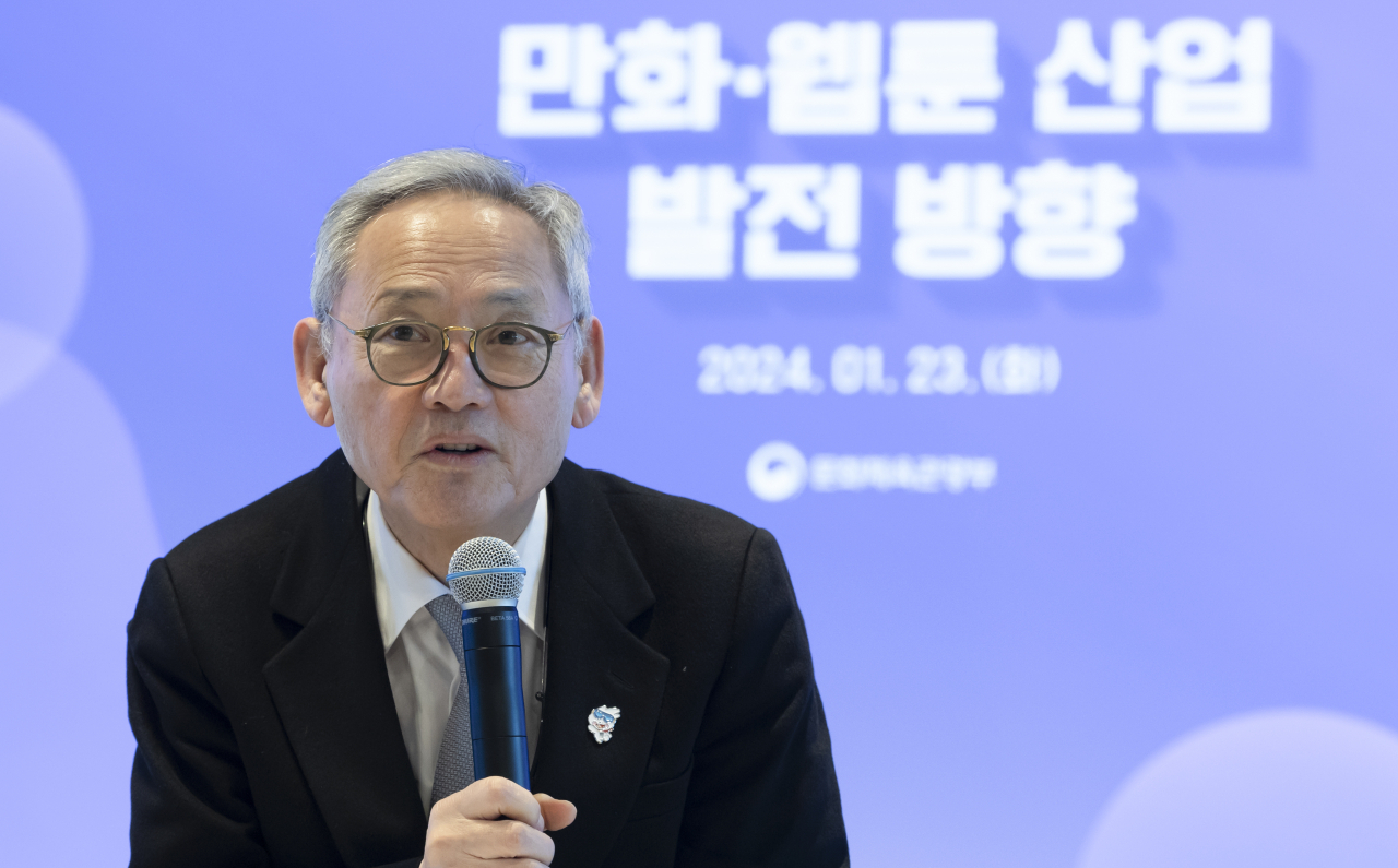 Culture Minister Yu In-chon speaks during a briefing held in Jongno-gu, Seoul, Tuesday. (Yonhap)