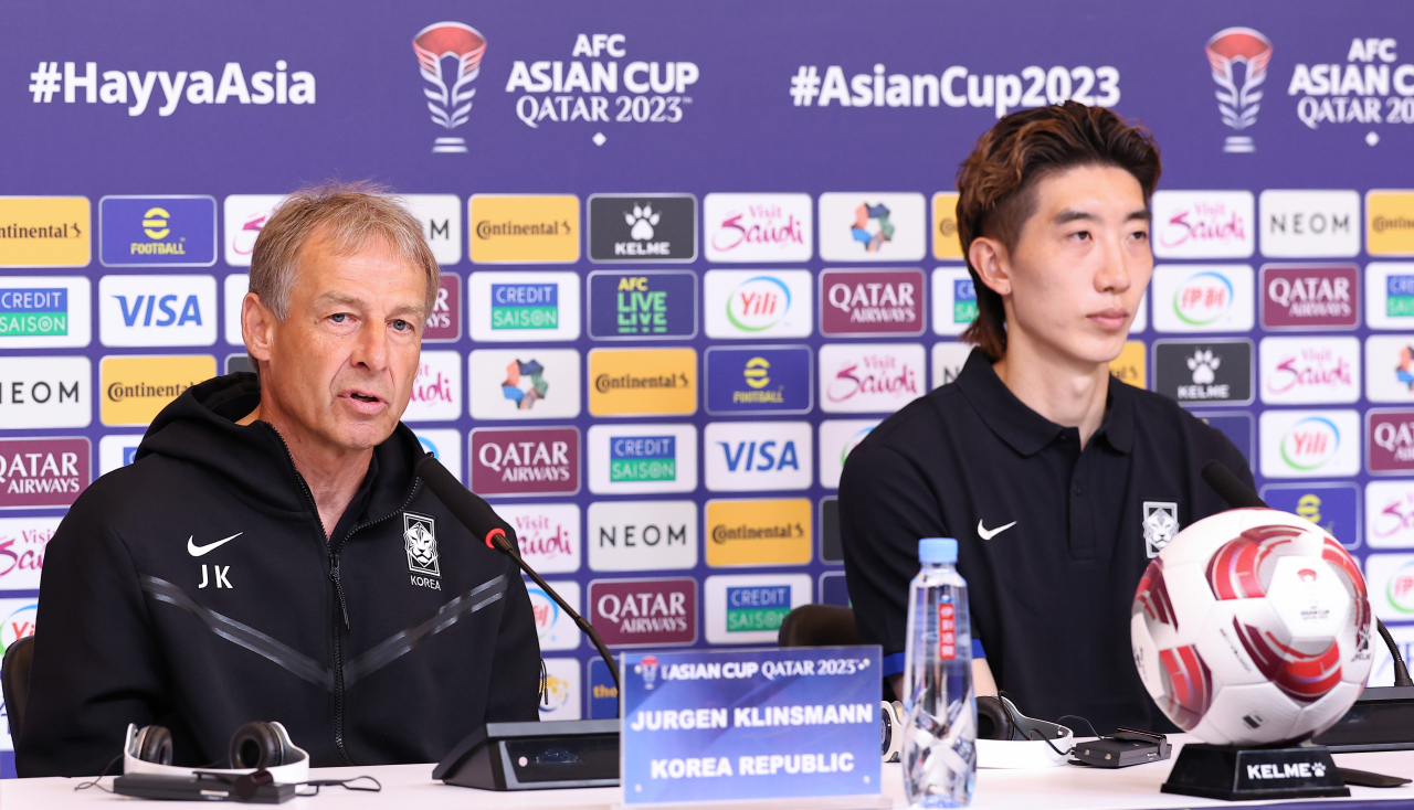 South Korean men's national soccer team Head coach Jurgen Klinsmann (left) speaks during a press conference Wednesday at the Main Media Centre in Doha, a day before the team's group match against Malaysia in the Asian Football Confederation Asian Cup. (Yonhap)