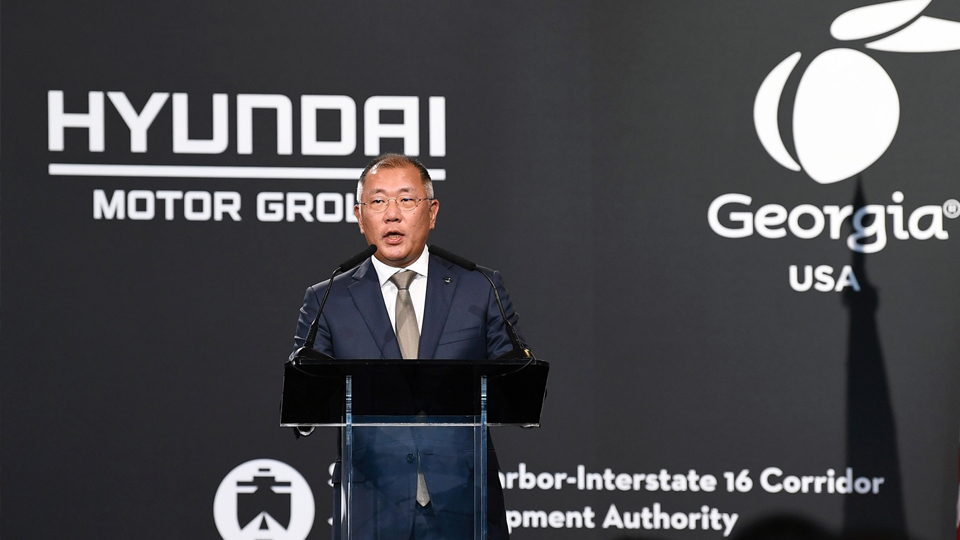 Hyundai Motor Group Executive Chair Chung Euisun speaks during a New Year’s press conference held in Kia’s auto manufacturing plant in Gwangmyeong, Gyeonggi Province on Jan. 3. (Hyundai Motor Group)