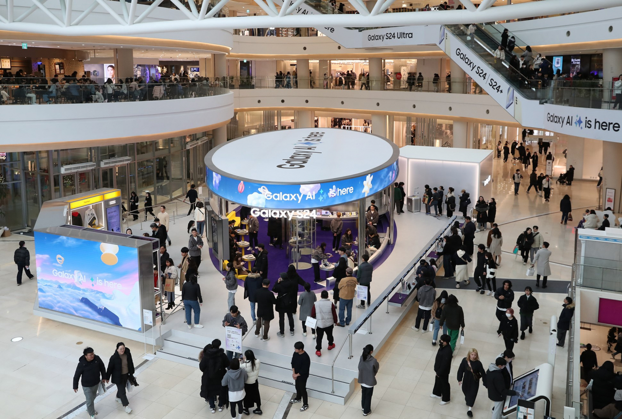 Samsung set up Galaxy Studio, a hands-on experience zone, in Times Square mall in Yeongdeungpo-gu, Seoul on Jan. 18. (Samsung Electronics)