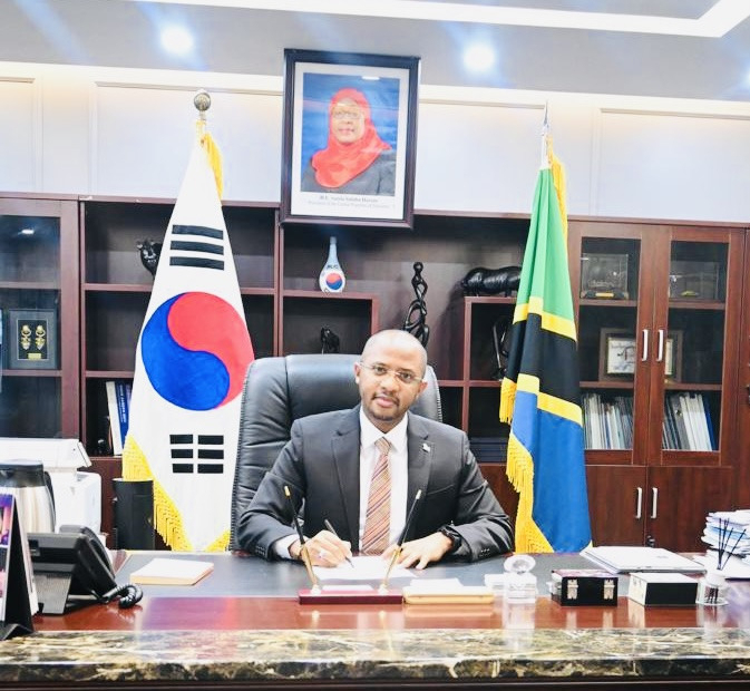 Tanzanian Ambassador to Korea Togolani Edriss Mavura poses for a photo after an interview with The Korea Herald at Tanzanian Embassy in Jung-gu, Seoul. (Sanjay Kumar/The Korea Herald)