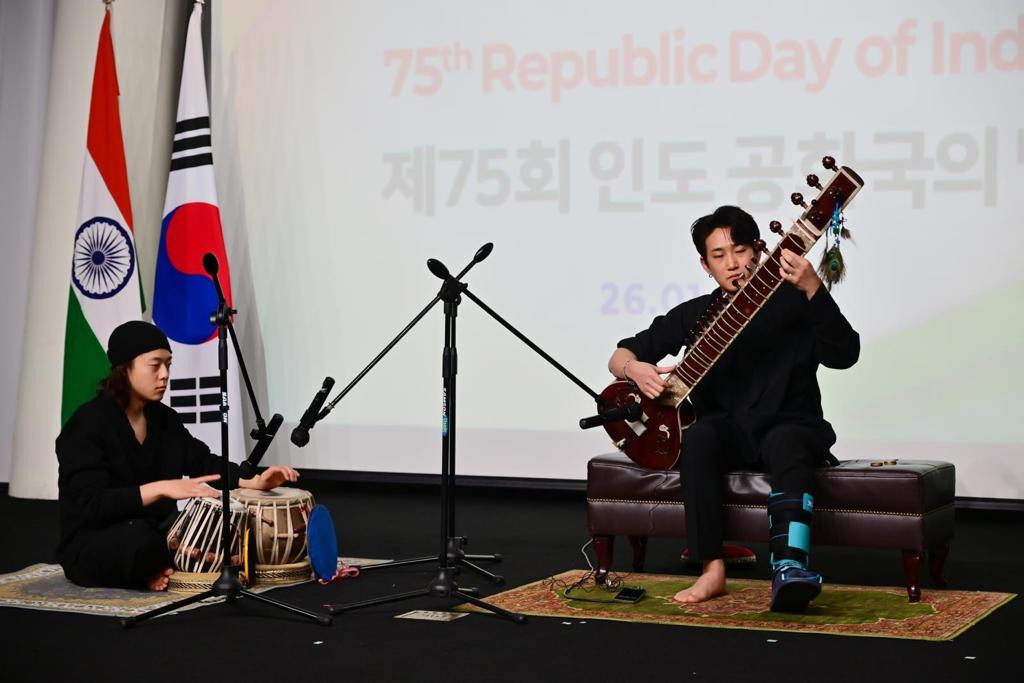 Artists perform Indian traditional music performances during India’s 75th Republic Day celebrations at Sebitseom in Seocho-gu, Seoul,on Friday. (Indian Embassy in Seoul)