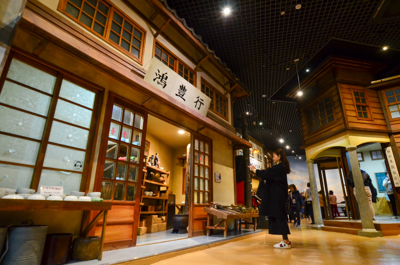 A visitor takes a picture at Gunsan Modern History Museum in Gunsan, North Jeolla Province. (Kwon Da-hyun/ Korea Tourism Organization)