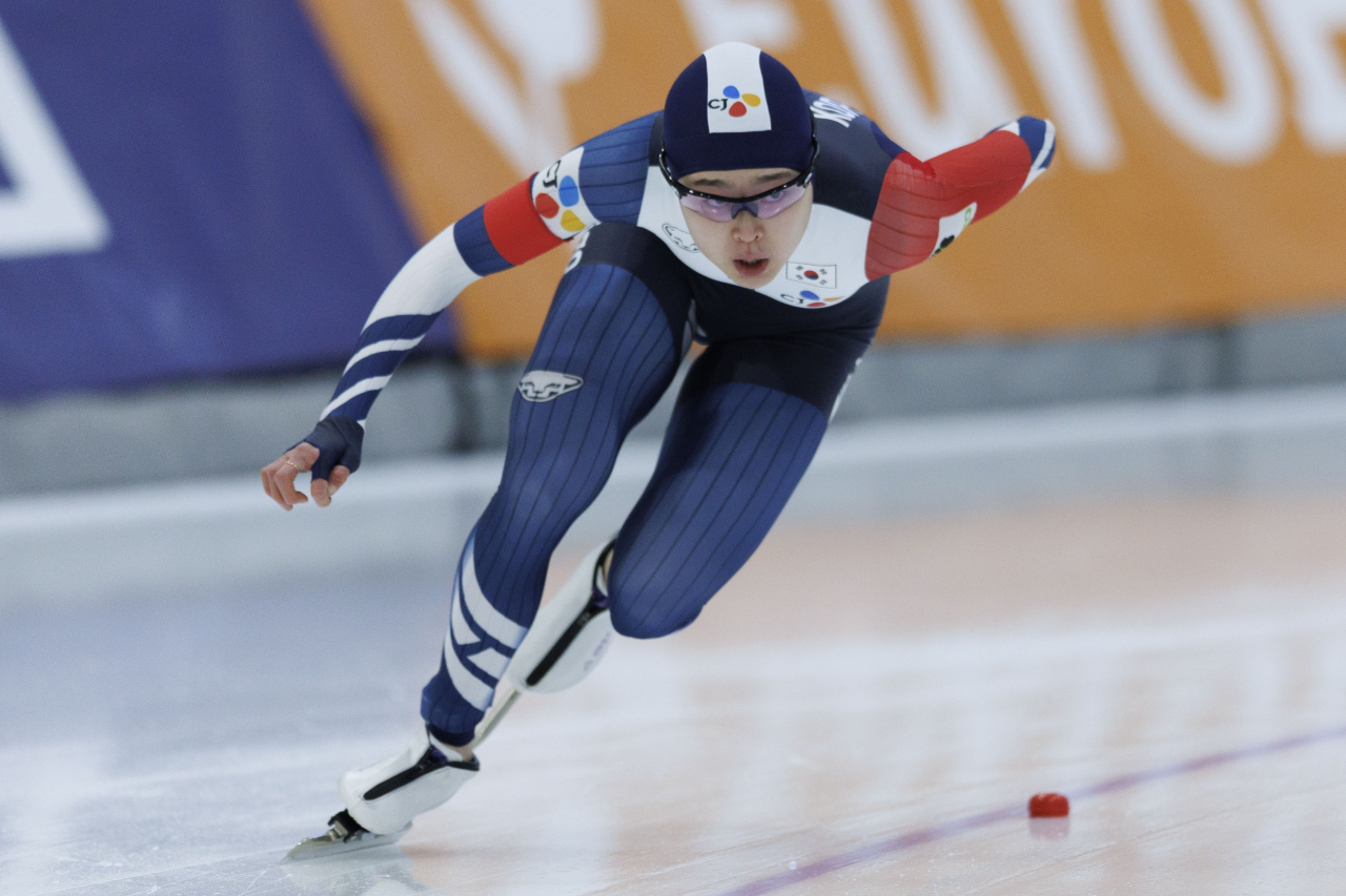 This file photo on Saturday, shows Kim Min-sun of South Korea competing in the women's 500-meter race at the International Skating Union World Cup Speed Skating at Centre de Glaces in Quebec City, Canada. (EPA-Yonhap)