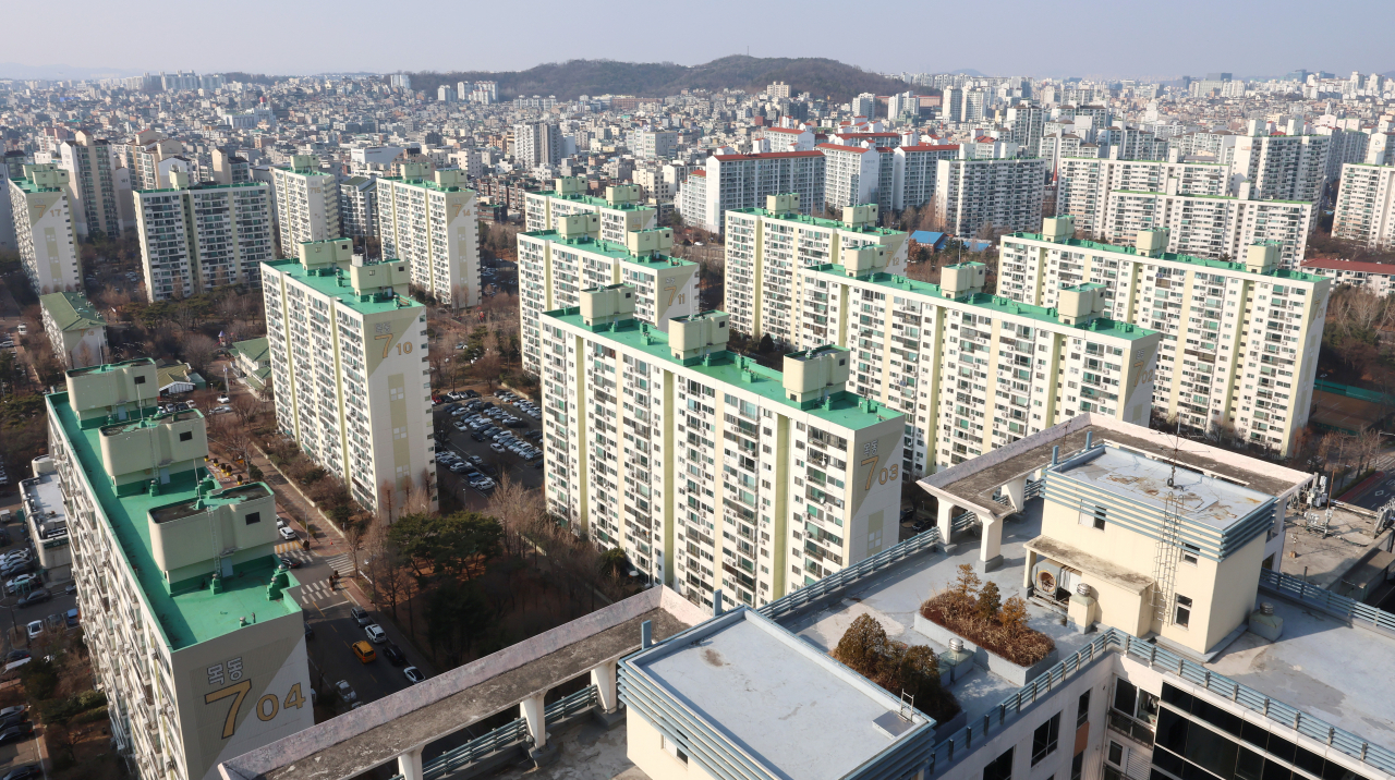 This file photo shows a massive apartment complex in Mokdong, Yangcheon-gu, western Seoul, (Yonhap)