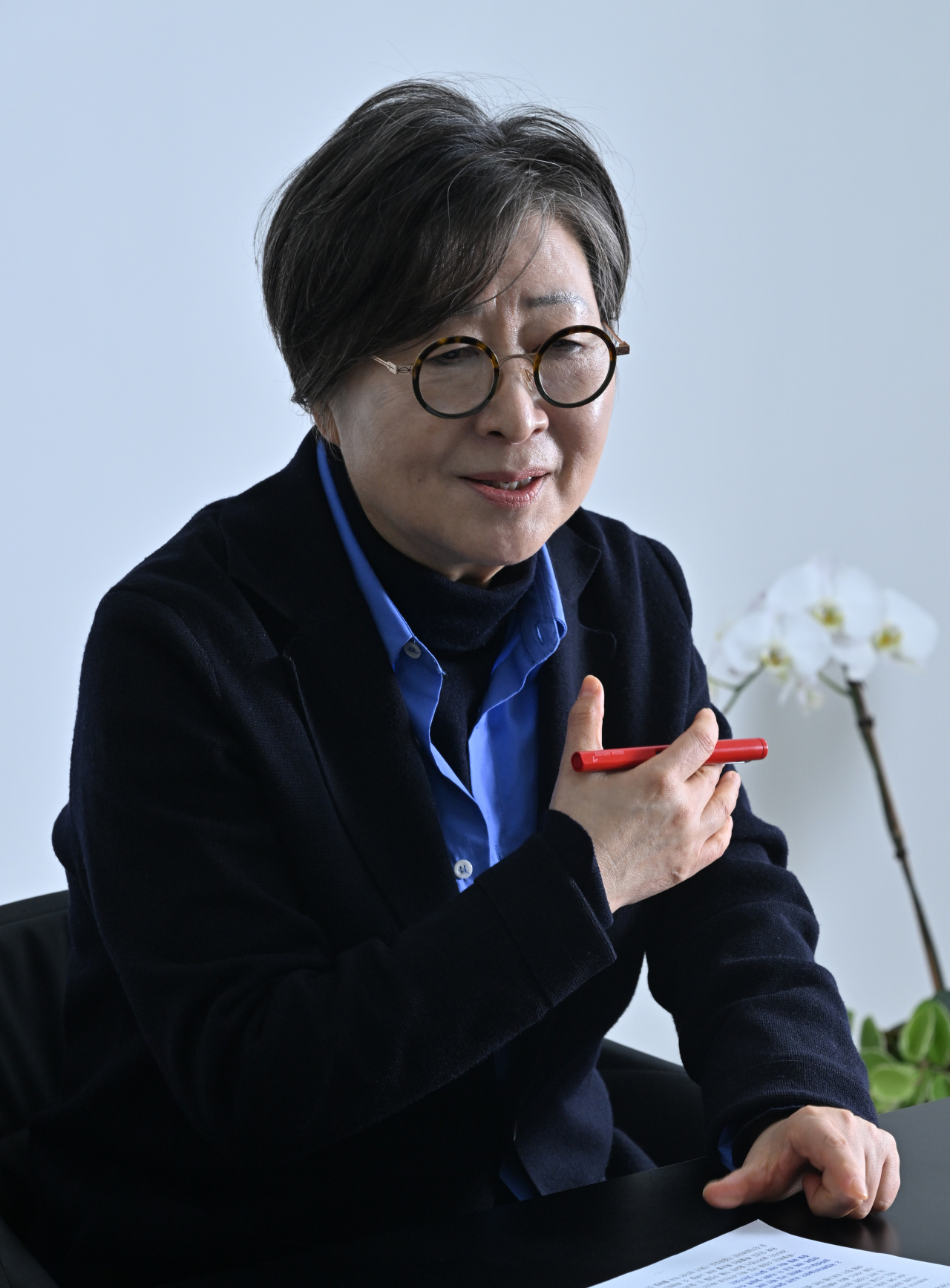 MMCA Director Kim Sung-hee speaks during an interview with The Korea Herald on Feb. 1 at MMCA Seoul, in central Seoul. (Im Se-jun/The Korea Herald)