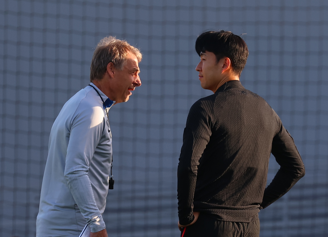 Jurgen Klinsmann (left) and Son Heung-min (Yonhap)