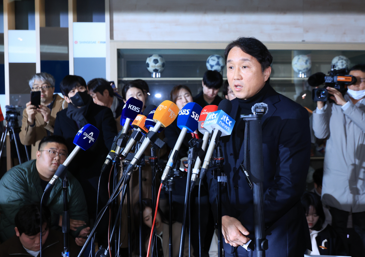 Hwangbo Kwan, the technical director of the Korea Football Association speaks during a press briefing held at the KFA headquarter in Jongno-gu, Seoul on Thursday. (Yonhap)