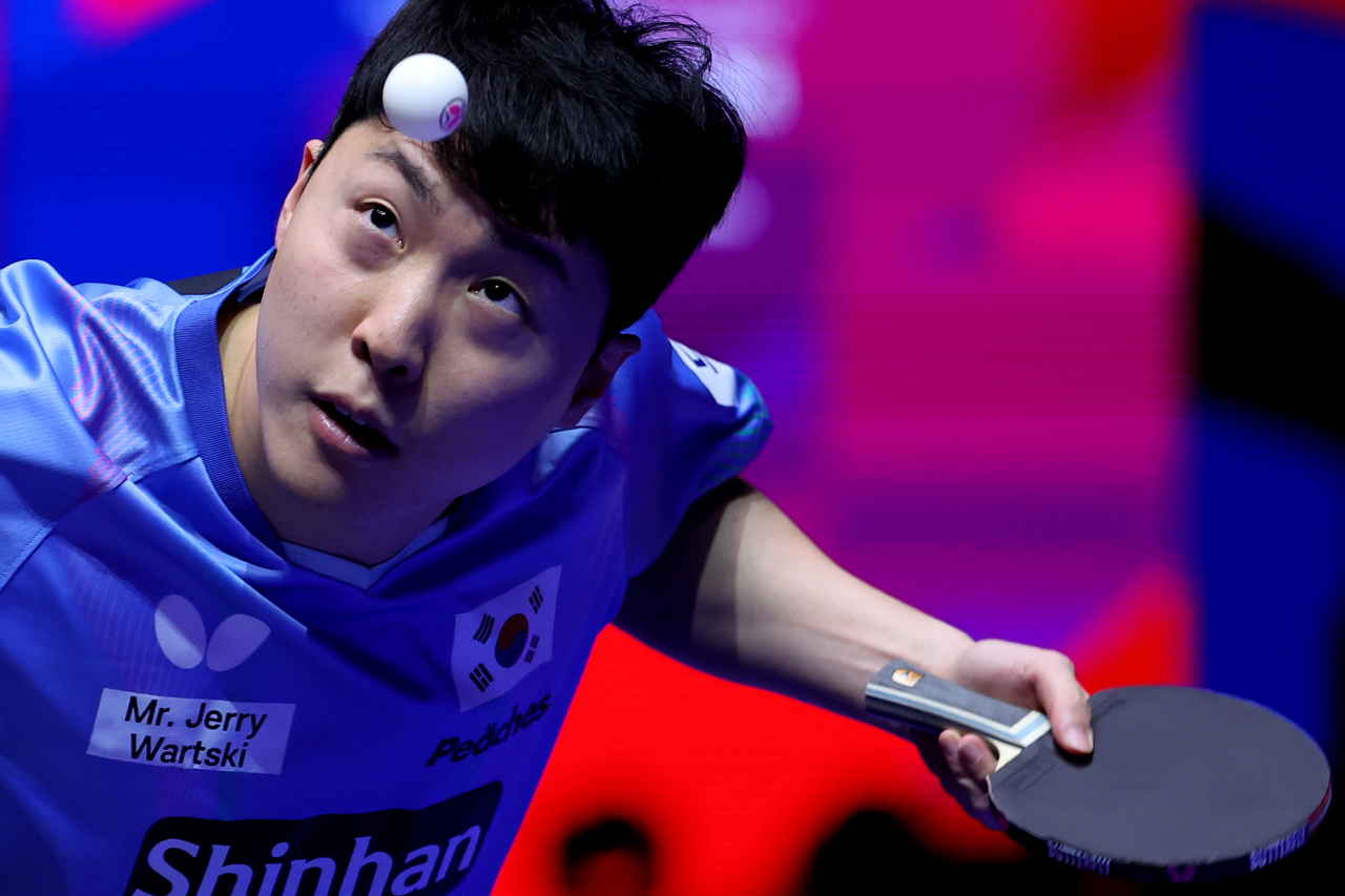 Lim Jong-hoon of South Korea serves the ball to Milosz Redzimski of Poland during their teams' Group 3 match at the International Table Tennis Federation World Team Table Tennis Championships at the Busan Exhibition and Convention Center in the southeastern city of Busan on Friday. (Yonhap)