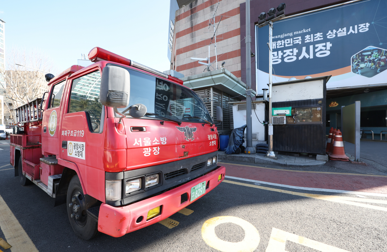 A fire truck is parked next to Gwangjang Market in Jongno-gu, central Seoul, Jan. 24. (Yonhap)