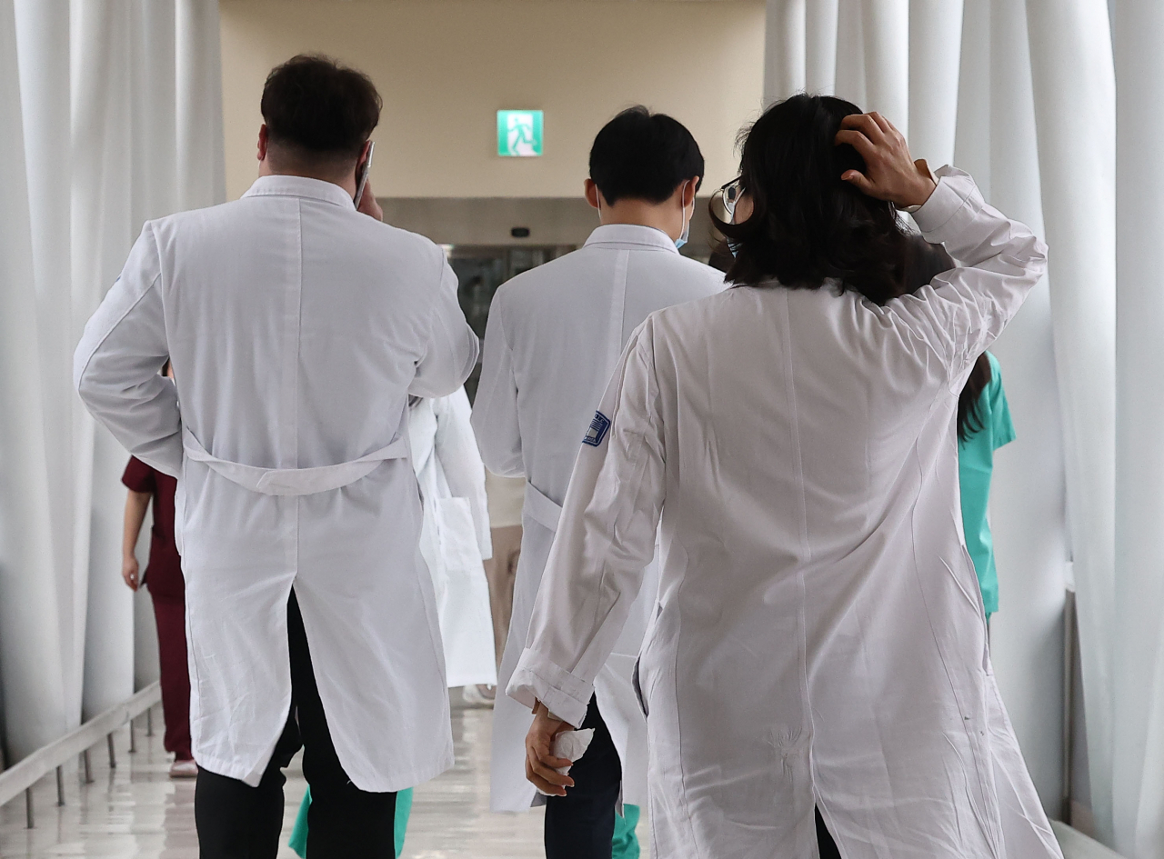 Medical personnel walk in a corridor on Monday at one of the five major hospitals in Seoul that gave notice of possible collective action in response to the government's recent move to increase the medical school enrollment quota. (Yonhap)