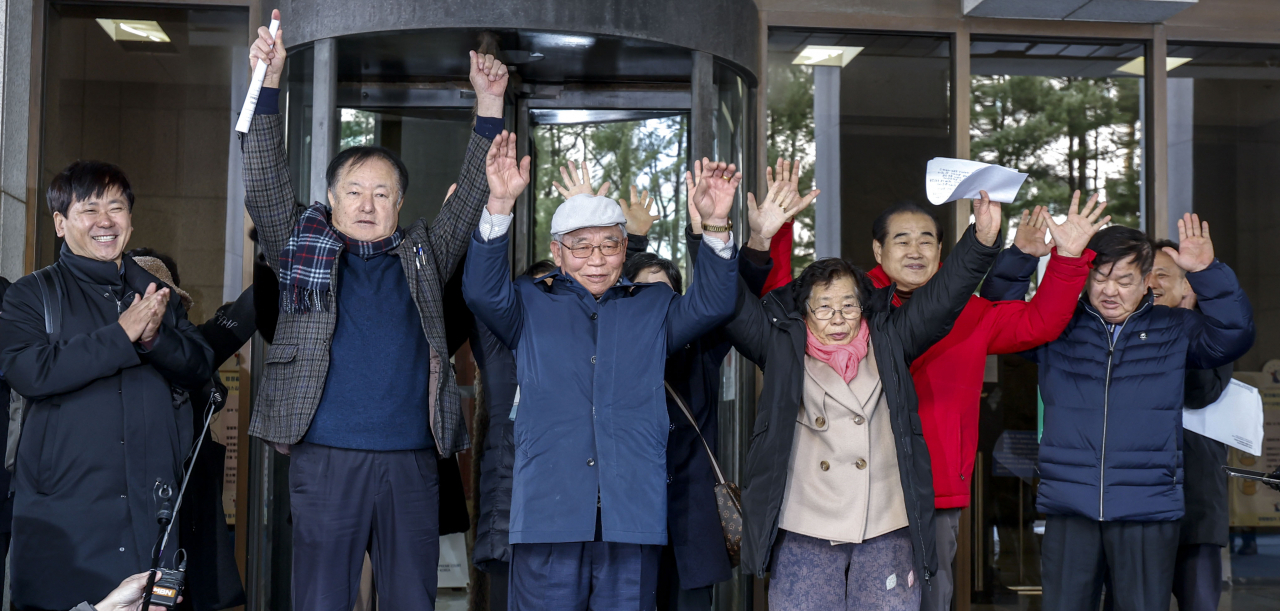 Bereaved family members of South Korean victims of Japan's wartime forced labor rejoice after a Supreme Court ruling in their favor, in this file photo taken Dec. 28, 2023. (Newsis)