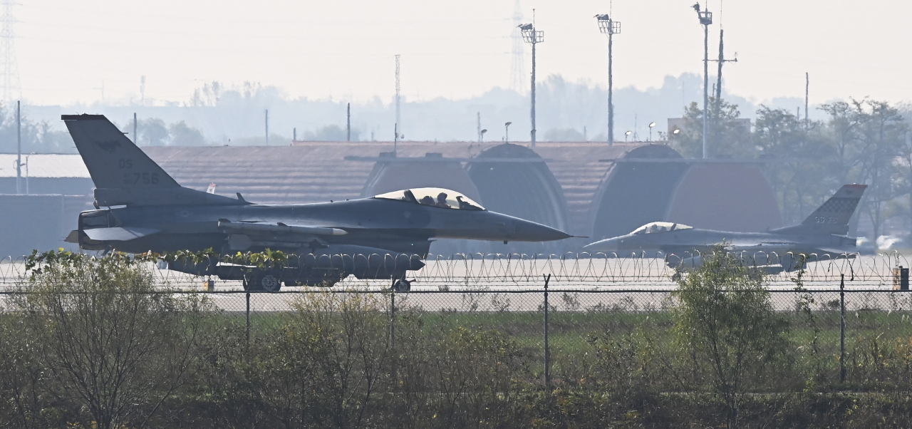 A US F-16 fighter jet takes off from Osan Air Base in Pyeongtaek, 60 kilometers south of Seoul, on Oct. 30, 2023. (Newsis)