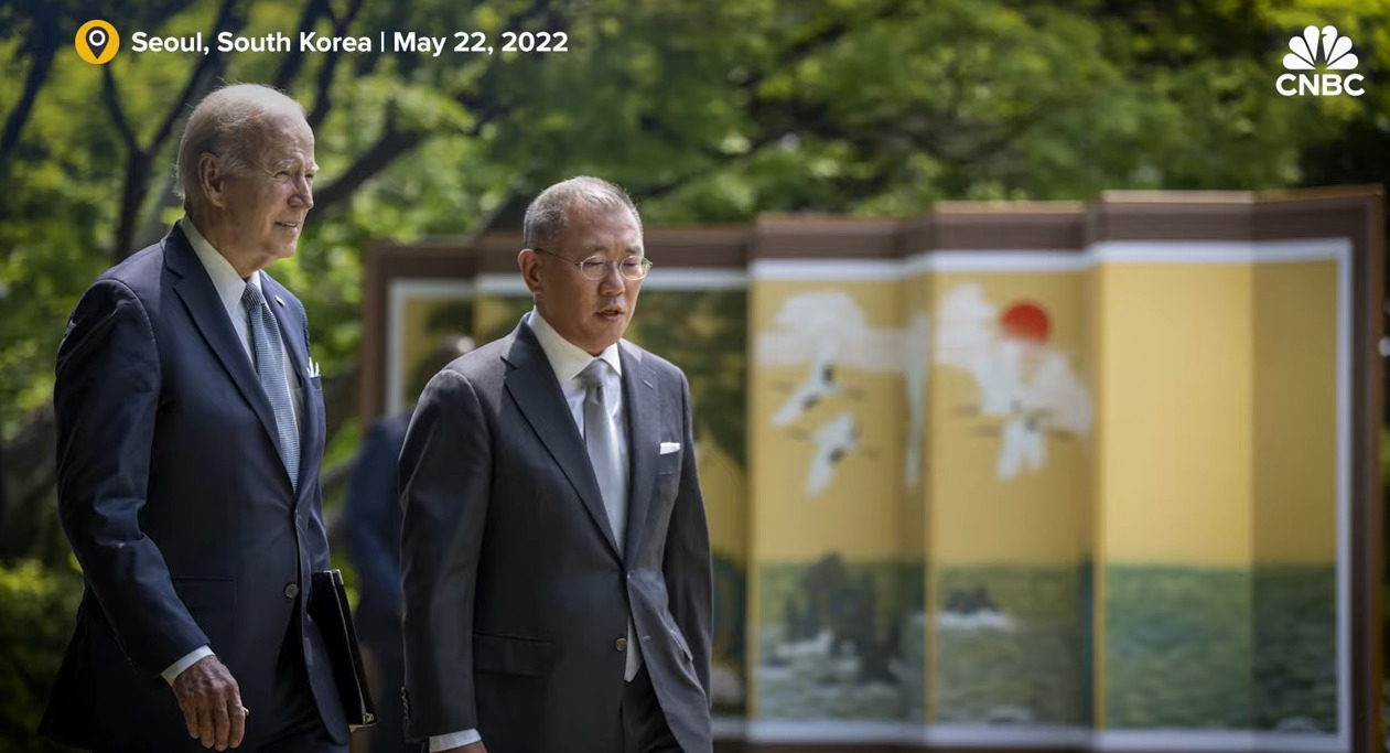 Chung Euisun, chair of Hyundai, walks along with president Joe Biden. (CNBC Youtube)