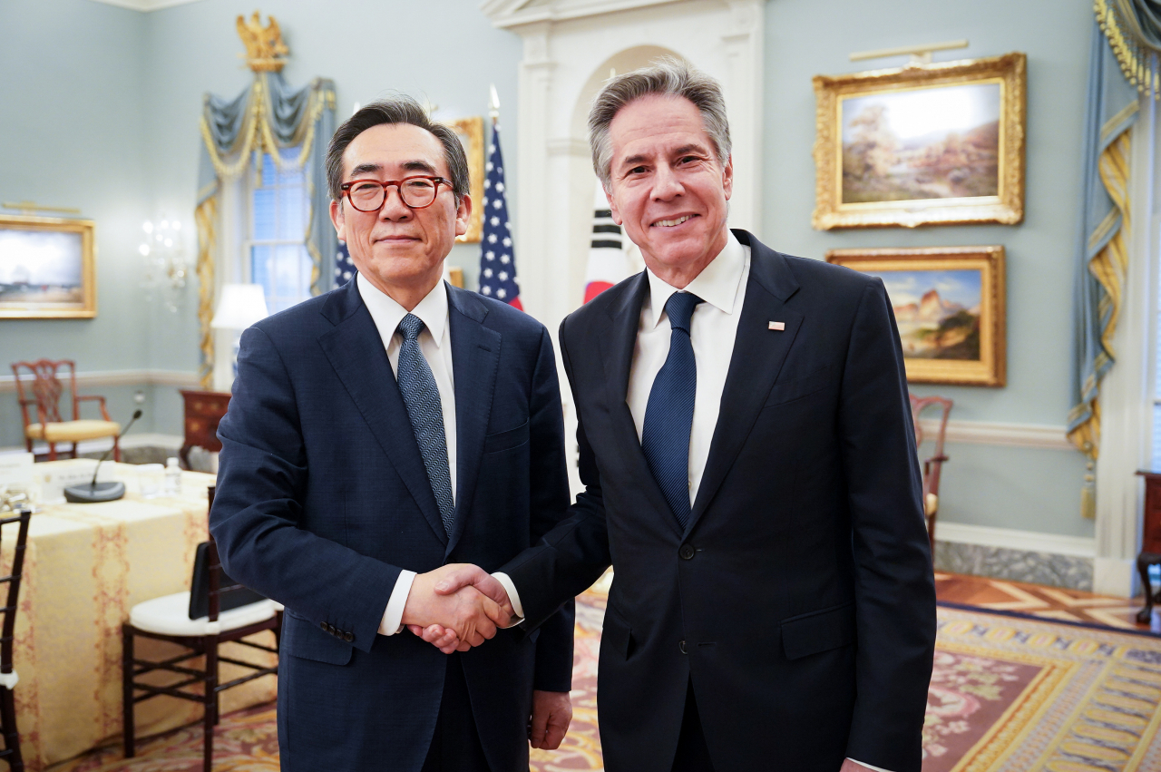 South Korean Foreign Minister Cho Tae-yul (left) shakes hands with US Secretary of State Antony Blinken as they meet for talks at the State Department in Washington on Wednesday. (Ministry of Foreign Affairs)