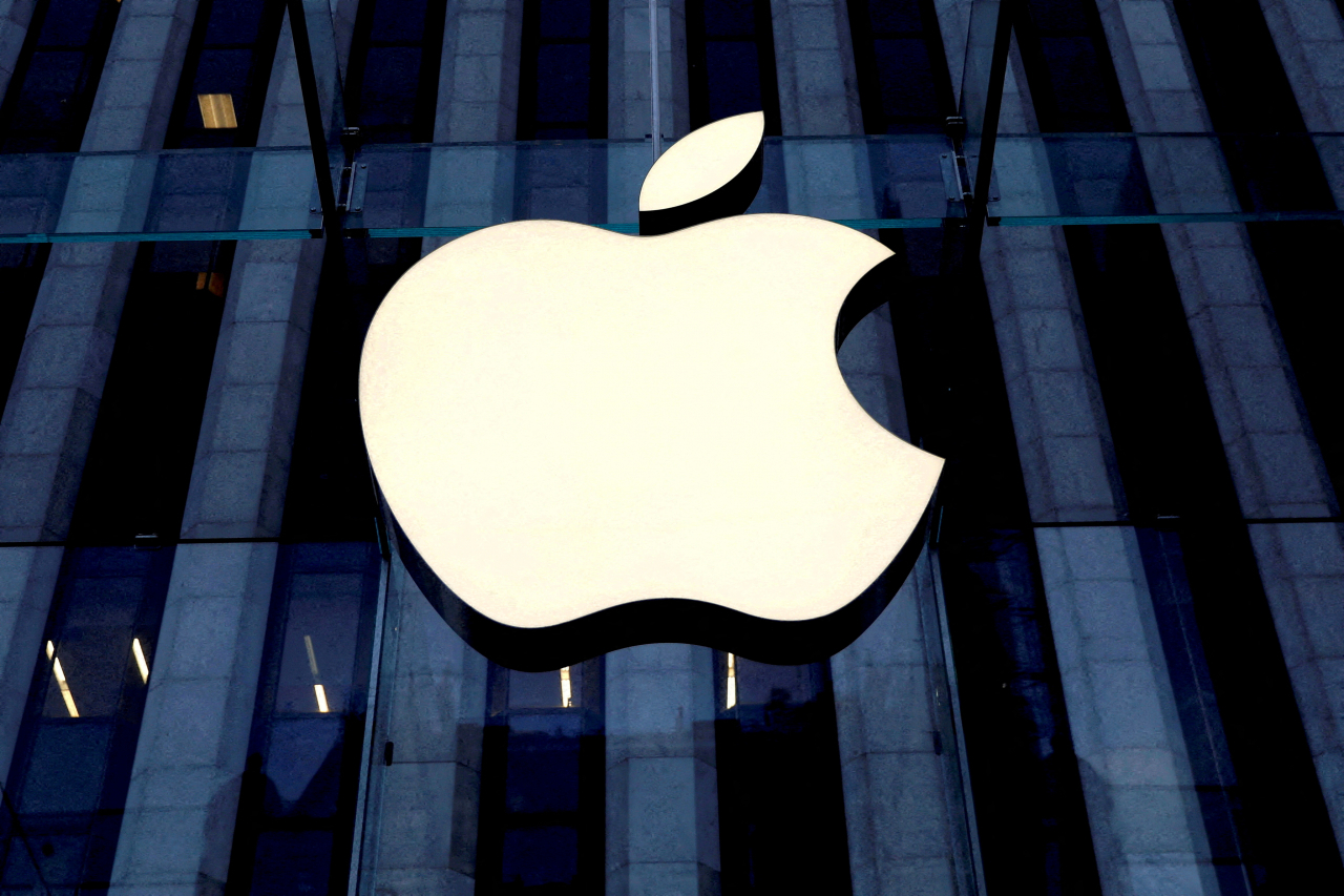 Apple logo is seen hanging at the entrance to the Apple store on 5th Avenue in Manhattan, New York on Oct. 16, 2019. (Reuters-Yonhap)